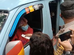 Ada Penumpang Ogah Cek Suhu, Angkot di Medan Hampir Tak Bisa Lewat Pos PPKM