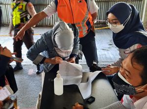 Pengguna KRL Wajib Bawa STRP, Begini Suasana Stasiun Bekasi Pagi Ini Pengguna KRL Wajib Bawa STRP, Begini Suasana Stasiun Bekasi Pagi Ini