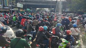 Ada Penyekatan, Jalan Mastrip Surabaya Padat Kendaraan