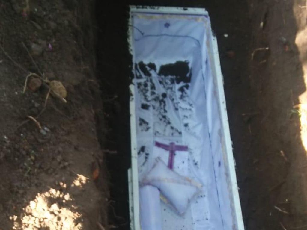 Kuburkan Peti Mati yang Ternyata Kosong, Tim COVID Klaten: Gede dan Berat