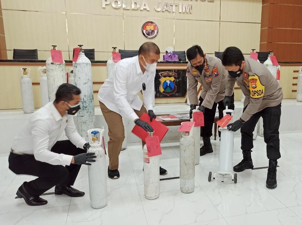 Polisi Jatim Bongkar Penjualan Oksigen yang Lebihi Harga Eceran Tertinggi Polisi Jatim Bongkar Penjualan Oksigen yang Lebihi Harga Eceran Tertinggi