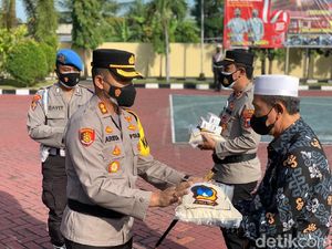 10 Ton Beras Disalurkan ke Warga Probolinggo Terdampak PPKM Darurat 10 Ton Beras Disalurkan ke Warga Probolinggo Terdampak PPKM Darurat
