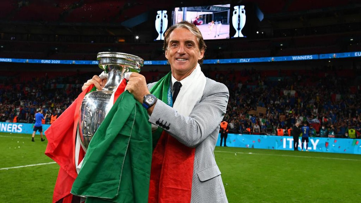 Roberto Mancini mengantarkan Italia juara Piala Eropa 2020. (Foto: Getty Images/Claudio Villa)