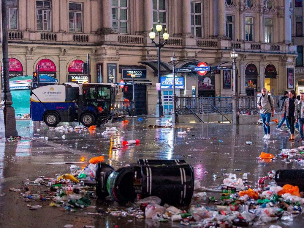 Sampah Berserakan di London Usai Inggris Gagal Juara Euro 2020