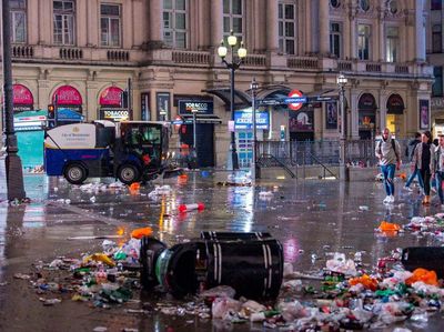 Sampah Berserakan di London Usai Inggris Gagal Juara Euro 2020