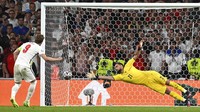 Demi mencari sang juara, pertarungan harus lanjut ke adu penalti. AP/Paul Ellis  