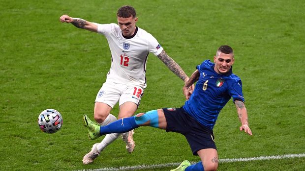 Soccer Football - Euro 2020 - Final - Italy v England - Wembley Stadium, London, Britain - July 11, 2021 England's Kieran Trippier in action with Italy's Marco Verratti Pool via REUTERS/Facundo Arrizabalaga