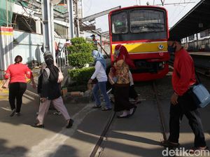Curhat Penumpang KRL, Gagal Berangkat Gegara Tak Bawa STRP