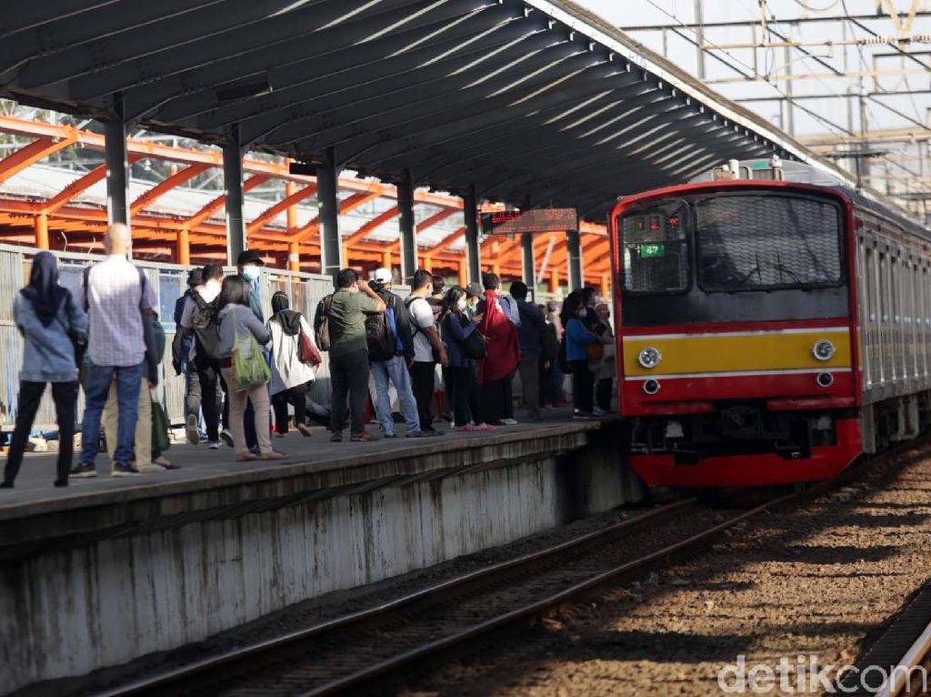 Kemenhub: Masih Banyak Penumpang KRL yang Tidak Menggunakan STRP Kemenhub: Masih Banyak Penumpang KRL yang Tidak Menggunakan STRP