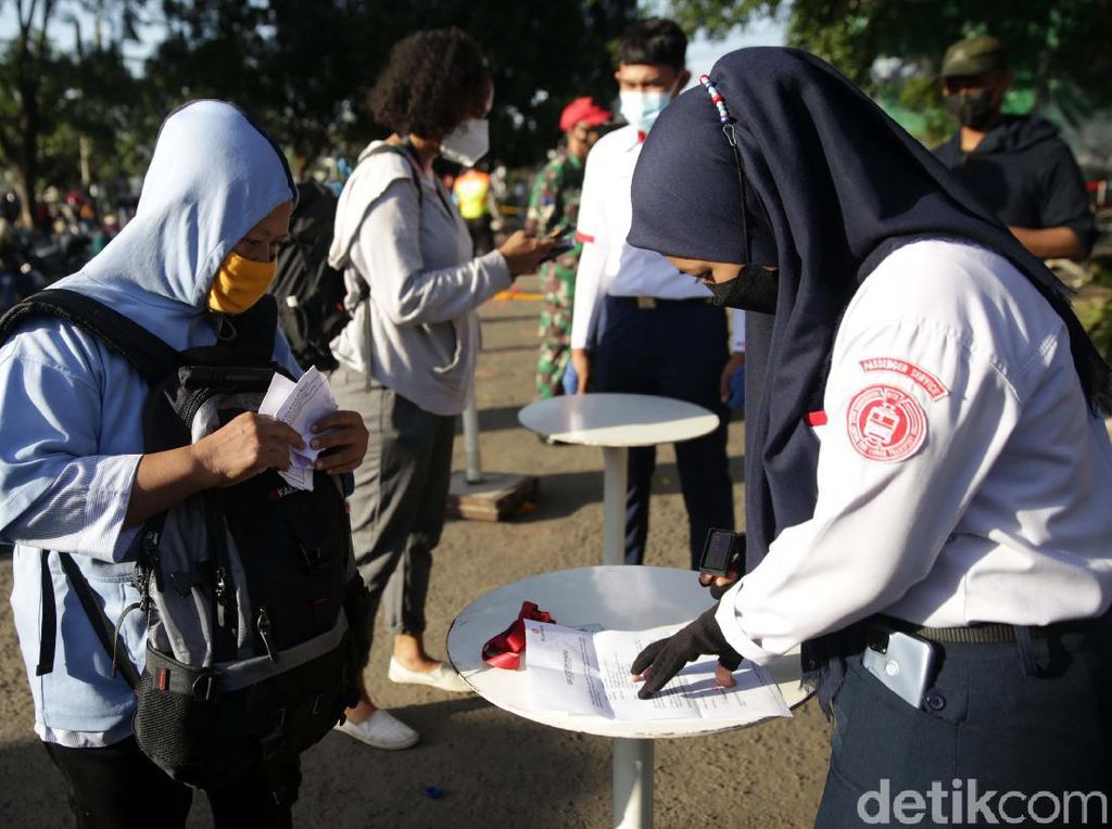 Stasiun Bekasi Mulai Berlakukan STRP untuk Calon Penumpang Stasiun Bekasi Mulai Berlakukan STRP untuk Calon Penumpang