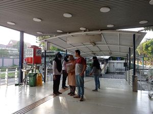 Masih Ada Warga Tak Tahu Wajib Bawa STRP untuk Naik TransJ Mulai Hari Ini Masih Ada Warga Tak Tahu Wajib Bawa STRP untuk Naik TransJ Mulai Hari Ini