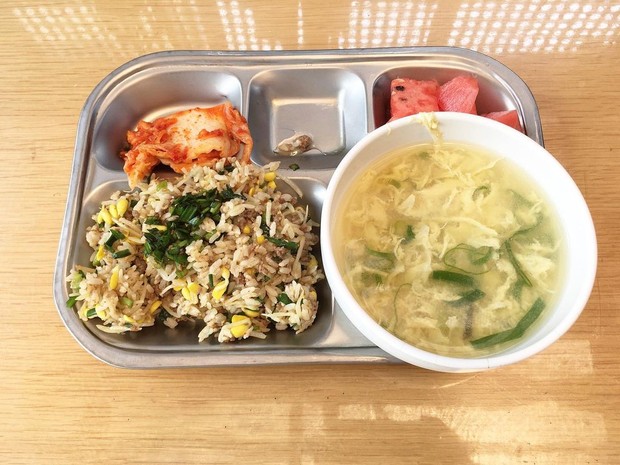 kali ini telur diolah menjadi sup yang cocok dimakan ketika cuaca dingin