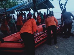 11 Wisatawan Pantai Batu Gong Terseret Ombak, 1 Tewas, 2 Hilang