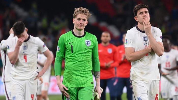 Englands goalkeeper Jordan Pickford and Englands defender Harry Maguire react to their loss in the UEFA EURO 2020 final football match between Italy and England at the Wembley Stadium in London on July 11, 2021. (Photo by Laurence Griffiths / POOL / AFP)