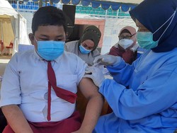 Stok Vaksinasi Habis, Dispendik Surabaya Pastikan Semua Siswa Akan Disuntik