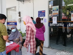 3 Jam Berkeliling Hindari Penyekatan demi Vaksin Berbayar, Ternyata Ditunda