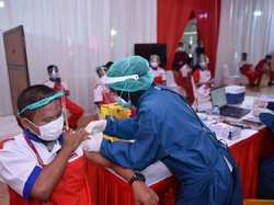 Grup Astra Vaksin Karyawan dan Masyarakat Secara Bertahap