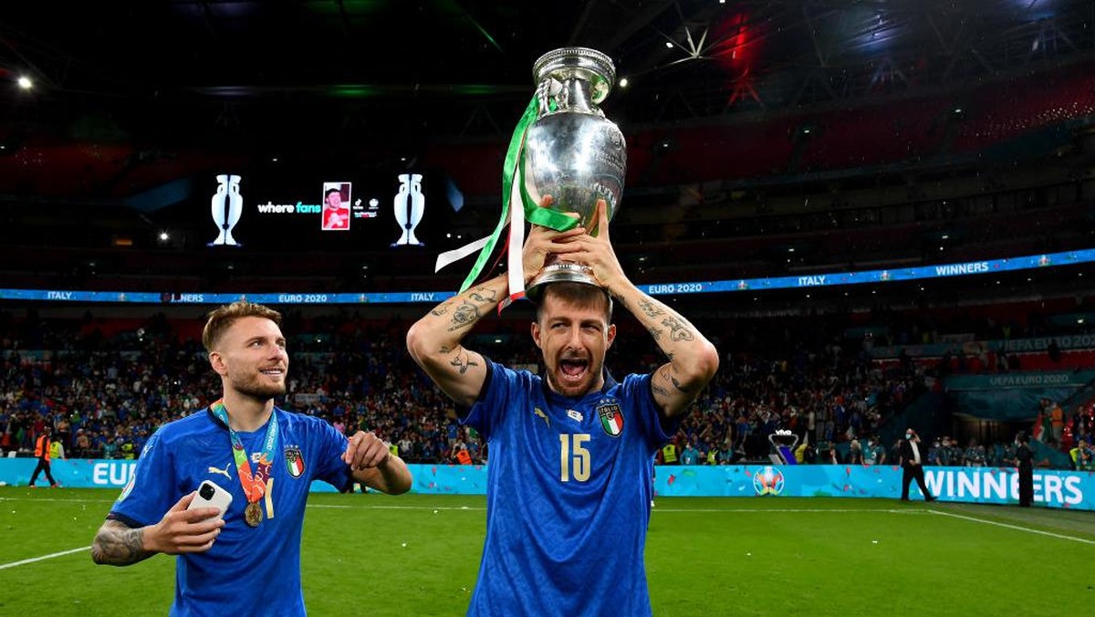 Francesco Acerbi saat membantu Timnas Italia juara Piala Eropa. (Foto: Getty Images/Claudio Villa)