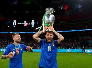 Gemas! Tangan Acerbi Dipenuhi Tato Karakter Kartun Madagascar