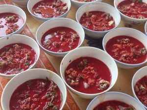 5 Makanan Ini Disebut dari Neraka, Kari Setan hingga Sup Darah Segar