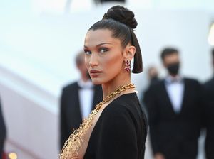 Bella Hadid Bela Wanita Muslim yang Kena Diskriminasi