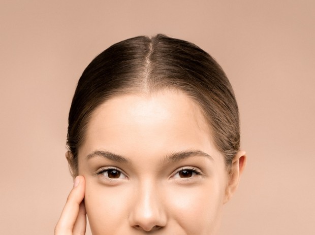 Cara merapikan alis dengan aman/Foto: Pexels.com/shinediamond threading alis