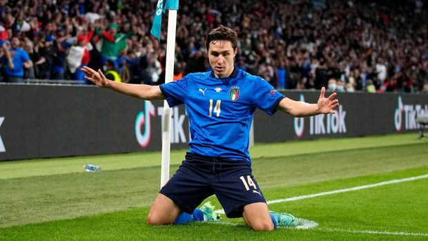 LONDON, ENGLAND - JULY 06: Federico Chiesa of Italy celebrates after scoring their side's first goal during the UEFA Euro 2020 Championship Semi-final match between Italy and Spain at Wembley Stadium on July 06, 2021 in London, England. (Photo by Frank Augstein - Pool/Getty Images)