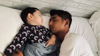 8 Foto Artis Kelonan Sama Anak di Kasur, Nagita Cantiknya Bikin Salfok