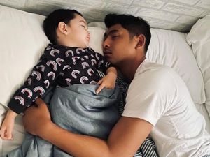 8 Foto Artis Kelonan Sama Anak di Kasur, Nagita Cantiknya Bikin Salfok 8 Foto Artis Kelonan Sama Anak di Kasur, Nagita Cantiknya Bikin Salfok