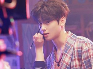 8 Potret Idol KPop Pria Saat Dirias, Terlahir Tampan Bikin Fans Terpana 8 Potret Idol KPop Pria Saat Dirias, Terlahir Tampan Bikin Fans Terpana