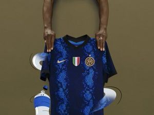 Jersey Baru Inter Milan: Dibalut Ular, Siap Melilit Lawan Jersey Baru Inter Milan: Dibalut Ular, Siap Melilit Lawan