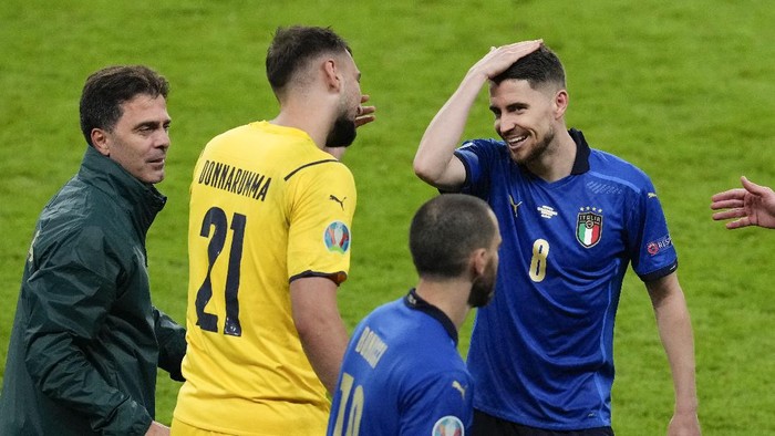 Italys Jorginho, right, and teammate goalkeeper Gianluigi Donnarumma celebrate after defeating Spain in their Euro 2020 soccer championship semifinal at Wembley stadium in London, Tuesday, July 6, 2021. (AP Photo/Matt Dunham,Pool)