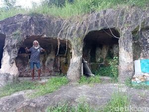 Penampakan Gua sudah 10 Tahun Ditinggali Kakek Hais Penampakan Gua sudah 10 Tahun Ditinggali Kakek Hais