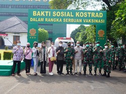 Perangi COVID-19, Kostrad Gelar Serbuan Vaksinasi & Sembako Gratis