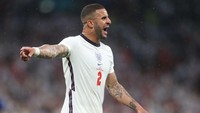 Kyle Walker menjadi bek kanan terbaik versi UEFA. Tampil enam kali selama turnamen, ia membantu Inggris mencatat empat cleansheet. Ia begitu diandalkan Southgate, sampai-sampai tak pernah diganti sama sekali jika diturunkan. Foto: Getty Images/Carl Recine - Pool