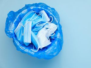 Jangan Sembarangan! Ini Cara Buang Masker Medis Sekali Pakai Jangan Sembarangan! Ini Cara Buang Masker Medis Sekali Pakai