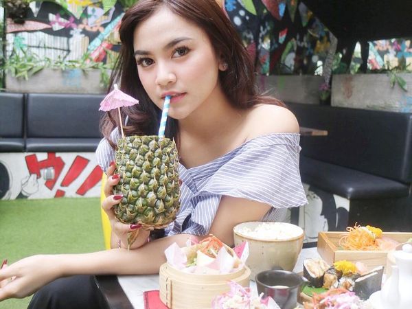 Mahalini Raharja Pelantun Ost Ikatan Cinta yang Hobi Hangout di Kafe