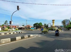 Melihat Sepinya Jalanan Kuningan, Ditutup Jam 2 Siang Hingga 5 Pagi