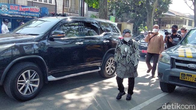 Mensos Risma putar-putar Kota Bandung cari kompor gas