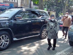 Momen Mensos Risma Putar-putar Kota Bandung Cari Kompor Gas