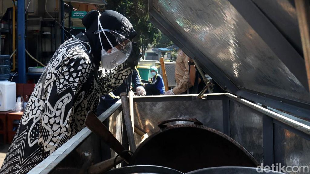 Momen Risma Putar-putar Kota Bandung Cari Kompor Gas
