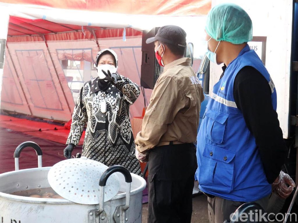 Kemensos Tepis Tudingan Dugaan Rasisme Risma ke ASN: Ibu Mamanya Papua Kemensos Tepis Tudingan Dugaan Rasisme Risma ke ASN: Ibu Mamanya Papua