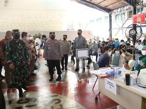 Panglima TNI dan Kapolri Pantau Vaksinasi di Pesantren Jaktim