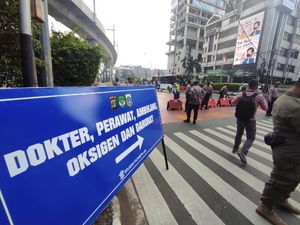 Jalan Fatmawati dan Antasari Kembali Disekat, Petugas Periksa Pengendara Jalan Fatmawati dan Antasari Kembali Disekat, Petugas Periksa Pengendara