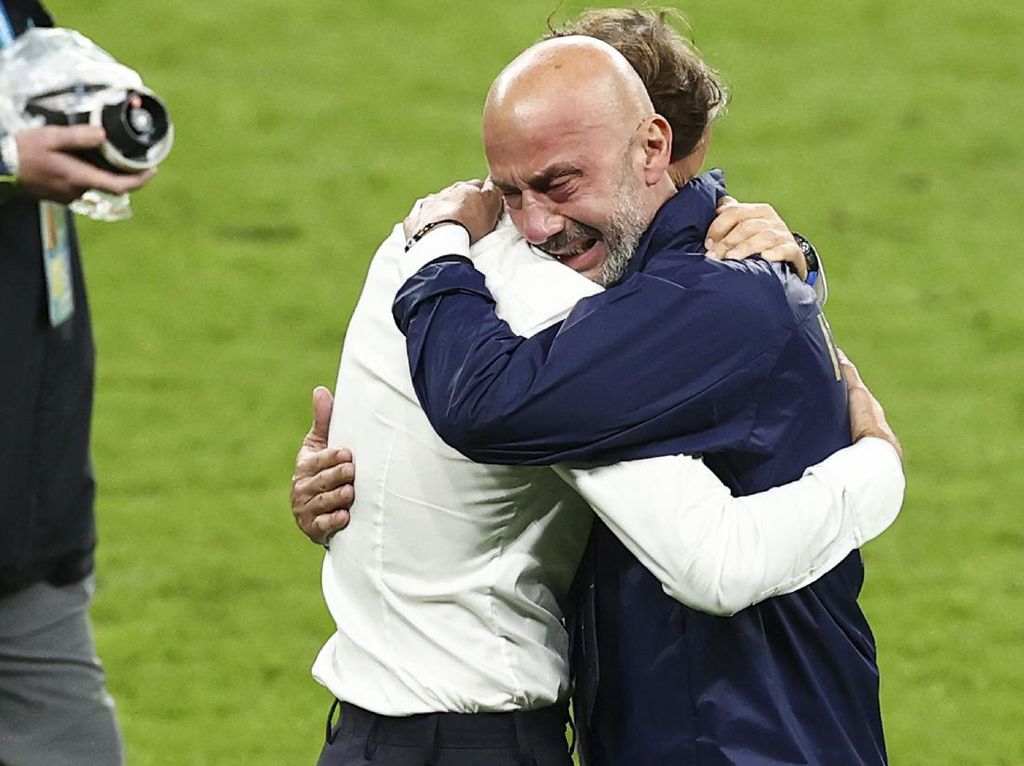 Si Kembar Mancini-Vialli di Wembley: Tak Ada Lagi Luka, Adanya Suka Si Kembar Mancini-Vialli di Wembley: Tak Ada Lagi Luka, Adanya Suka