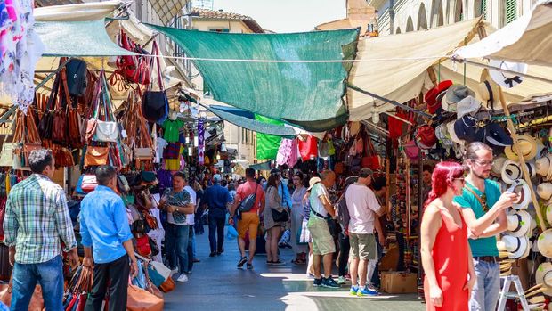 San Lorenzo Market, Italia Florence, Italy - June 29, 2017 - The San Lorenzo market, a popular tourist outdoor market full of stalls selling leather, clothing and souvenirs
