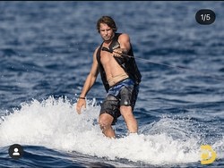 Bintang Jackass Ini Digigit Hiu Saat Jalani Tantangan