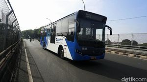 Wajib Tunjukkan STRP, TransJakarta Sepi Penumpang