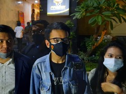 Komentar Adam Deni soal Foto Diduga Dirinya Hina Presiden