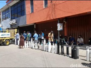 Cerita Pemburu Oksigen di Surabaya, Datang Sebelum Buka-Antre Hingga 3 Jam